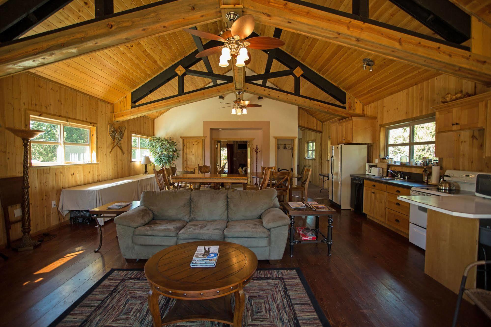 Diamondstone Guest Lodges ลาปีน ภายนอก รูปภาพ