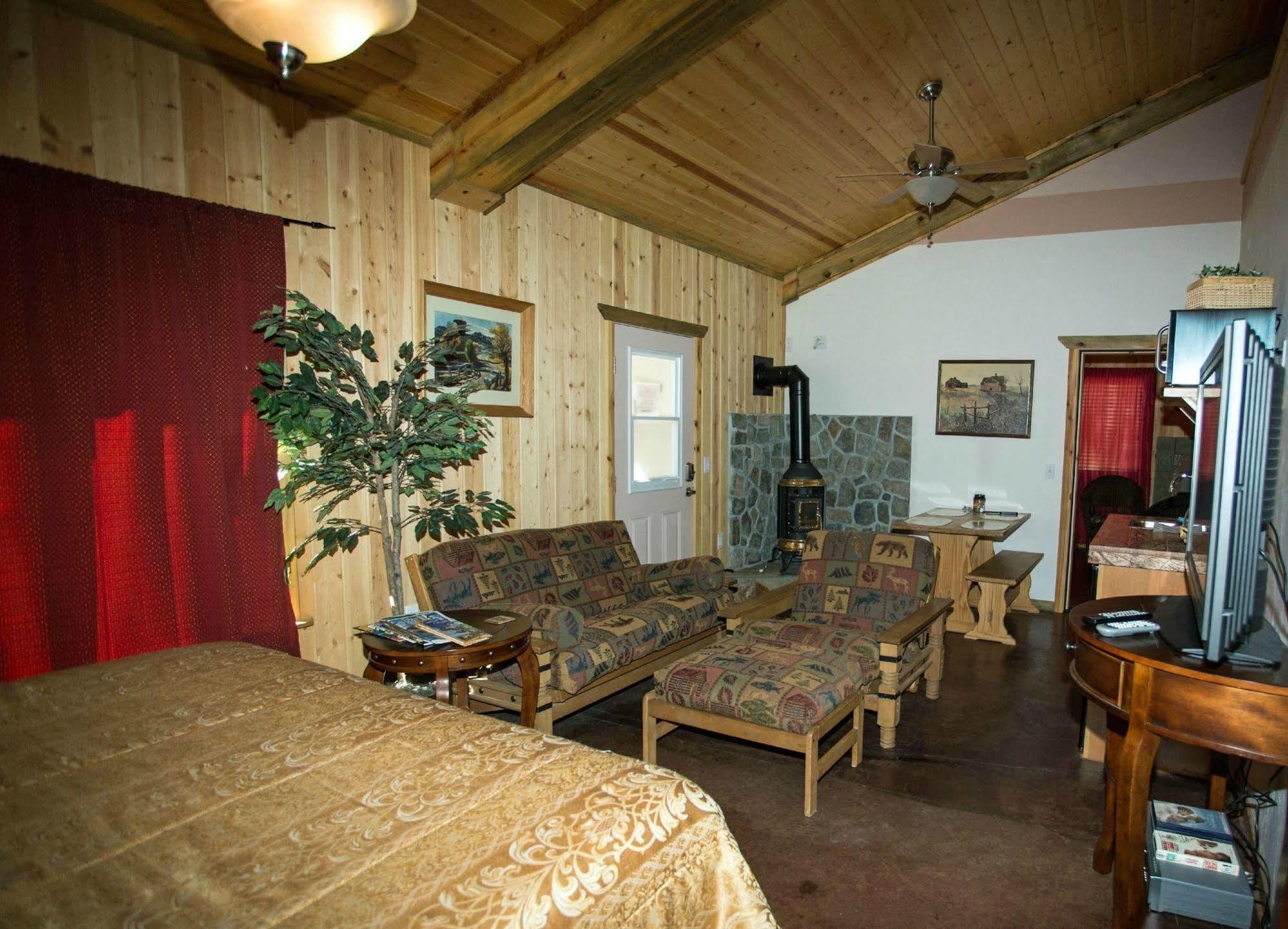 Diamondstone Guest Lodges ลาปีน ภายนอก รูปภาพ